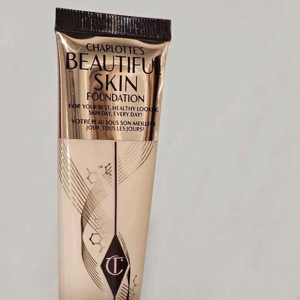NEW Charlotte Tilbury Beautiful Skin Medium Coverage Liquid Foundation